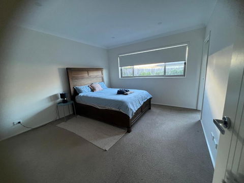 Entire 4 BR House In Moncrieff Close To Playground - Grafton Accommodation 3