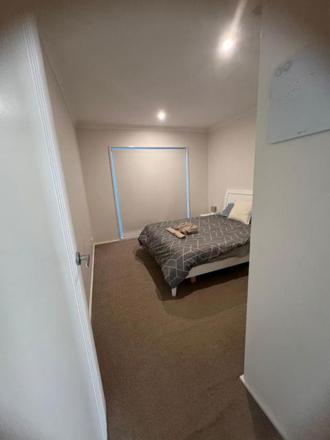 Entire 4 BR House In Moncrieff Close To Playground - Grafton Accommodation 4