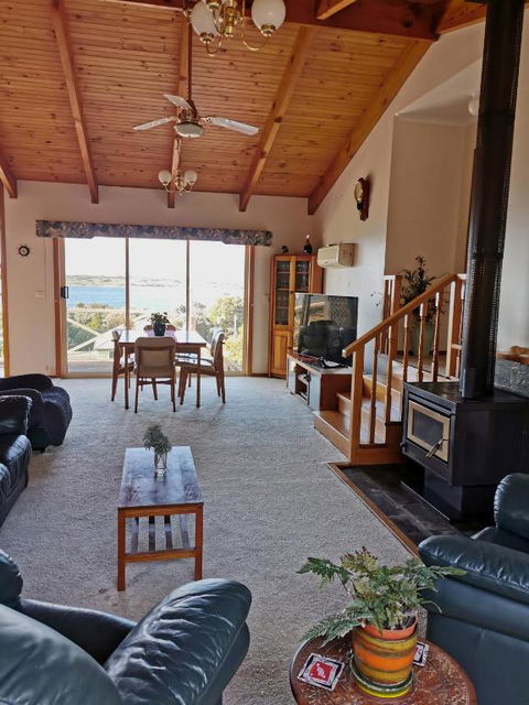 Flinders Island Masters Quarters - Lady Barron - Grafton Accommodation 3