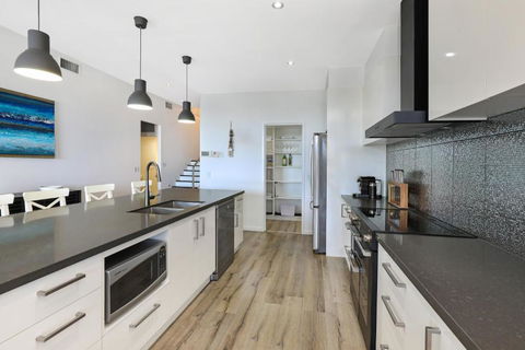 GEORGE8- THE ULTIMATE, FAMILY BEACH HOUSE! - Grafton Accommodation 4