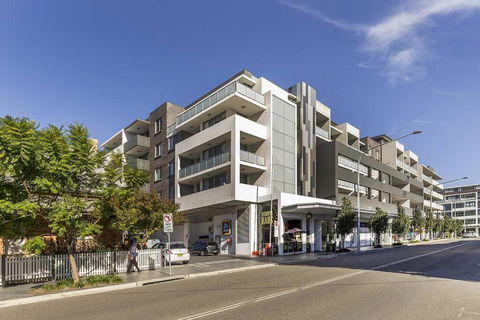 GLAD3 Gladesville Getaway Bright & Contemporary - Grafton Accommodation 3