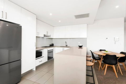 GLAD3 Gladesville Getaway Bright & Contemporary - Grafton Accommodation 4