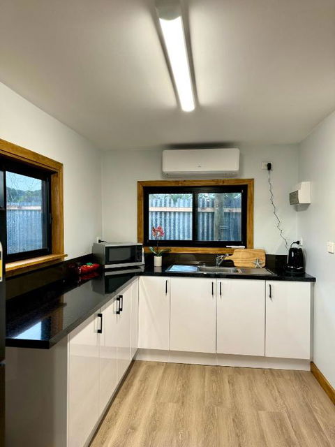 GORGE Chocolates Tiny House - Grafton Accommodation 2