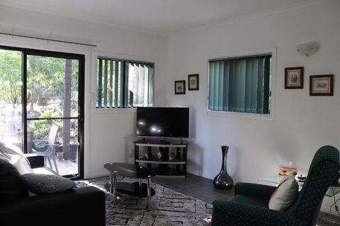 GREEN TREES CHALET Australia Zoo Close By - Grafton Accommodation 3