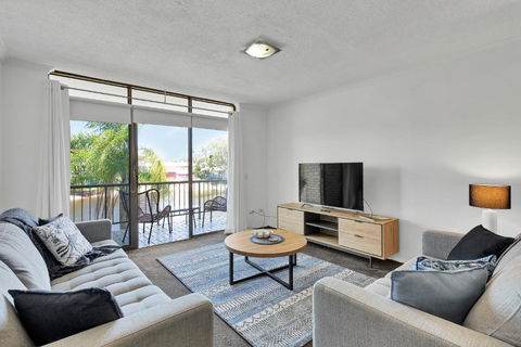 HACIENDA- CANAL VIEWS AND COMFORT - Grafton Accommodation 2