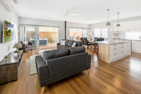 HALE KUPA Rye Beach House Spa Table Tennis - Grafton Accommodation 0