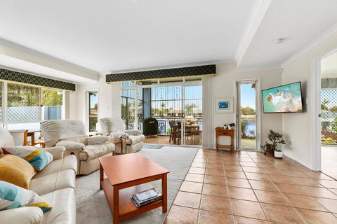 HALYCON HOUSE - Grafton Accommodation 0