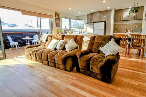 Hideaway By The Bay - Grafton Accommodation 1