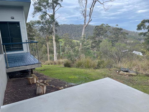 Hill Top Retreat - Grafton Accommodation 3