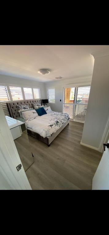 Hillarys Sea-View Panoramic Living - Grafton Accommodation 3