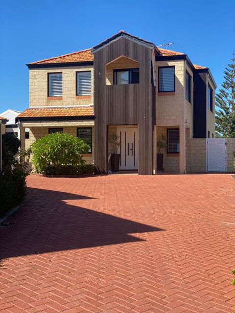 Hillarys Sea-View Panoramic Living - Grafton Accommodation 0