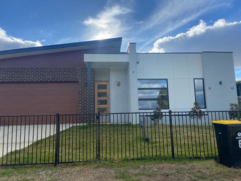 Home Away From Home - Grafton Accommodation 0