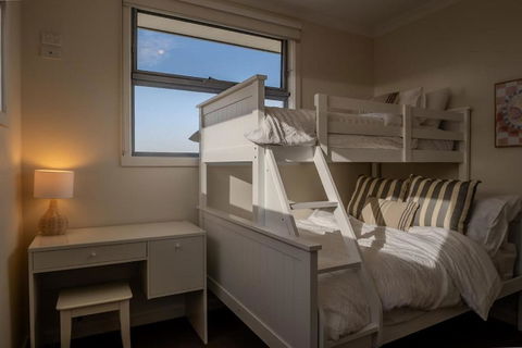 Home In Christies Beach - Grafton Accommodation 1