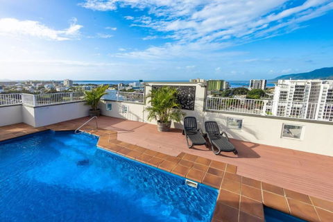 Inner City Gem - Stunning Views - Grafton Accommodation 2