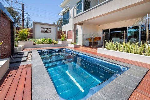 Adelphi Waterfront 2 Bedroom Ground Floor Home - Grafton Accommodation 1