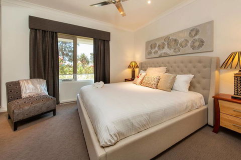 Adelphi Waterfront 2 Bedroom Ground Floor Home - Grafton Accommodation 3