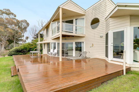 Aegina - Grafton Accommodation 0