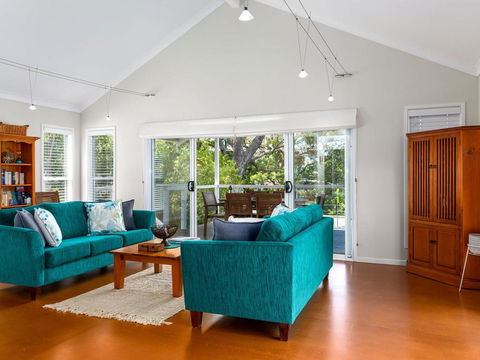 Akarana Beach House :: Jervis Bay Rentals - Grafton Accommodation 2