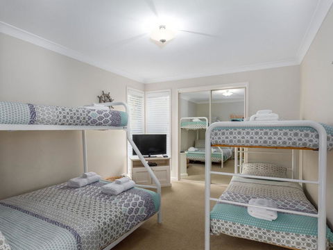 Akarana Beach House :: Jervis Bay Rentals - Grafton Accommodation 1