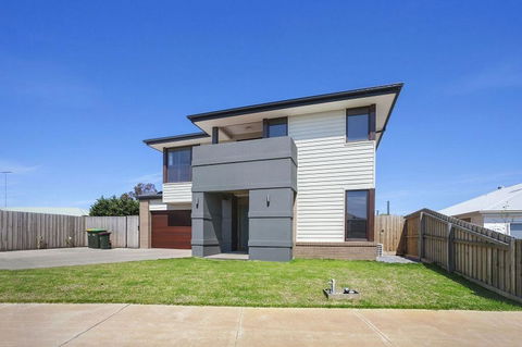 Alyxia Escape 15 - Grafton Accommodation 1