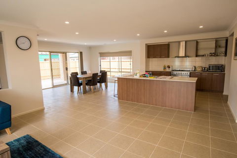 Apple House Point Cook - Grafton Accommodation 3