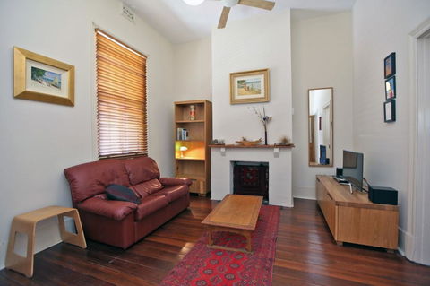 Art On Attfield - Cute Heritage 1 Bedroom Stone Cottage - Grafton Accommodation 1
