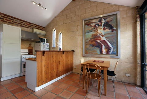 Art On Attfield - Cute Heritage 1 Bedroom Stone Cottage - Grafton Accommodation 3