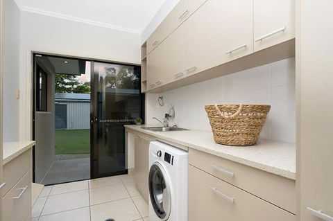 Luxury Style Living 20 Minutes From CBD - Grafton Accommodation 3