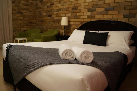 Magdala Motor Lodge & Lakeside Restaurant - Grafton Accommodation 0
