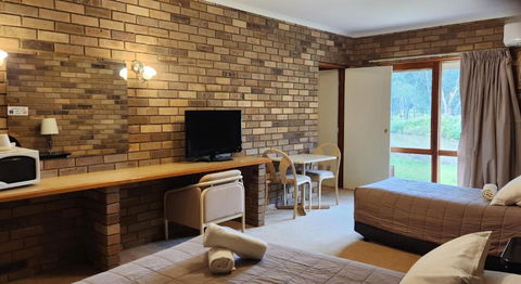Magdala Motor Lodge & Lakeside Restaurant - Grafton Accommodation 2