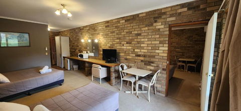 Magdala Motor Lodge & Lakeside Restaurant - Grafton Accommodation 1