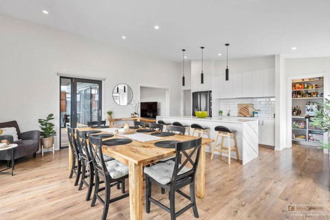 Magnificent Home, Water Views - Grafton Accommodation 1