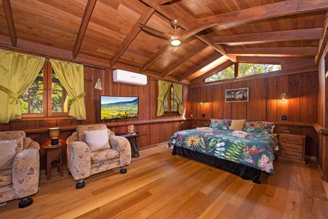 MANGO LODGE River Heads - Grafton Accommodation 1