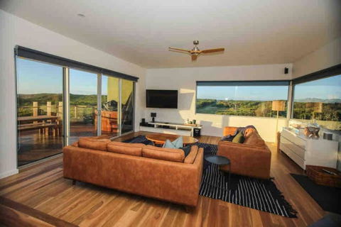 Martyrs Lookout - Luxury Accommodation - Grafton Accommodation 2