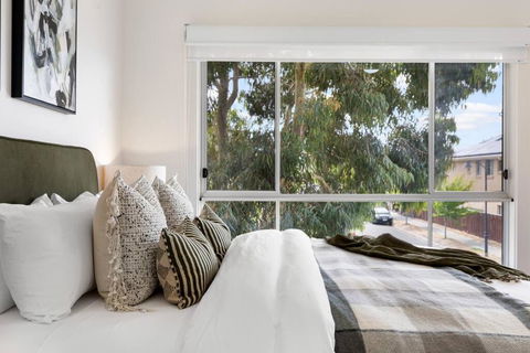 Mawson Lakes Retreat - 3BR, Wifi, Parking - Grafton Accommodation 2