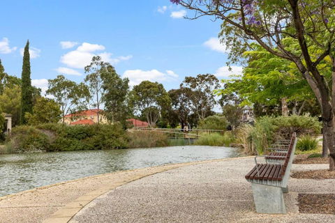 Mawson Lakes Retreat - 3BR, Wifi, Parking - Grafton Accommodation 3