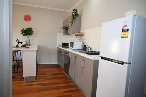 Mawson Red - Free Pool Access -Onsite Parking-Netflix-5 Mins To Mawson Interchange - Grafton Accommodation 1