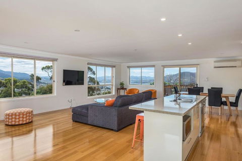Mayhill Views Space And Style - Grafton Accommodation 1