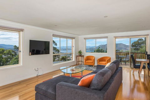 Mayhill Views Space And Style - Grafton Accommodation 0