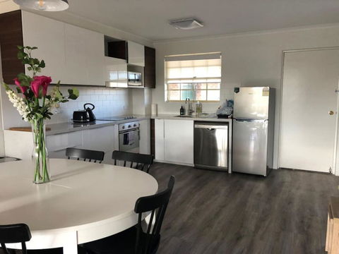 Modern 2BR Apartment With Parking - Grafton Accommodation 2