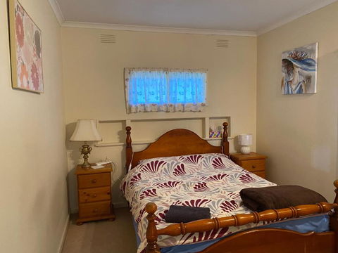 Mitcham Station Home Stay - Grafton Accommodation 1
