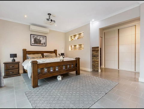 Modern Family Home With Pool - Grafton Accommodation 2