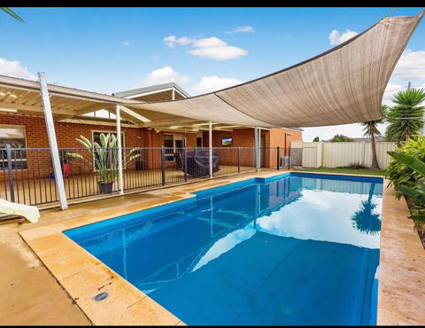 Modern Family Home With Pool - Grafton Accommodation 0