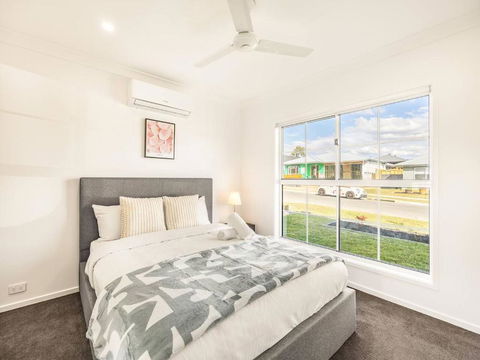 Modern Family Retreat In Premier GreenbankLocation - Grafton Accommodation 0