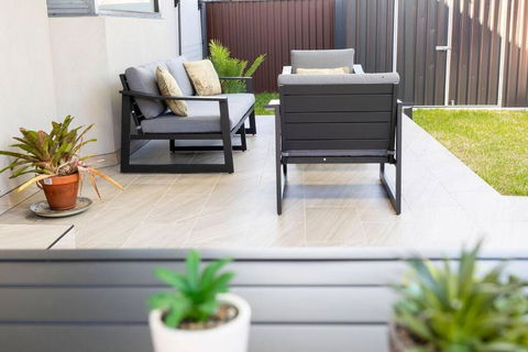 Modern Home In The Heart Of Bankstown - Grafton Accommodation 2