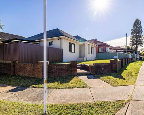 Modern Home In The Heart Of Bankstown - Grafton Accommodation 3
