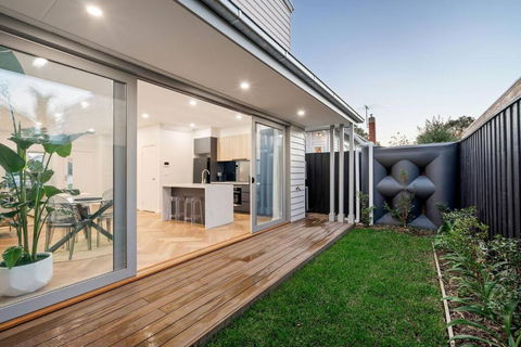 Modern Stylish Home - Walk To Beach - Grafton Accommodation 1