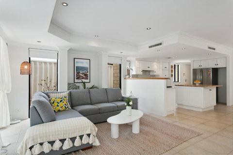 Newly Renovated Home Steps From Sorrento Beach - Grafton Accommodation 1