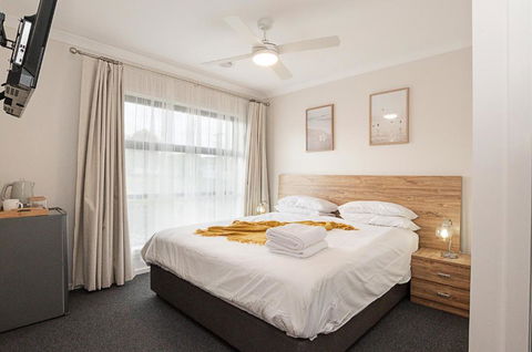 Morview Holiday Homes-Giraffe - Grafton Accommodation 1