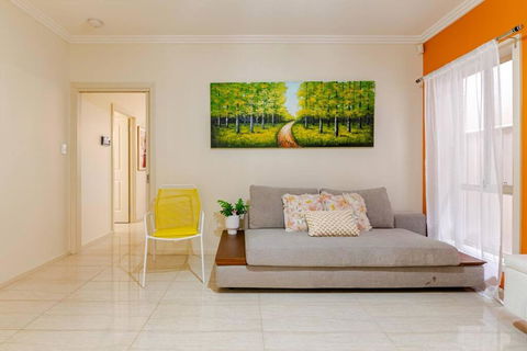 Morden Elegant 4 Bedroom House - Grafton Accommodation 3
